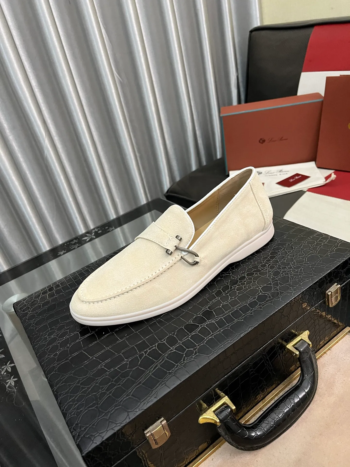 Men's Men's Shoes💰420⌚️⌚️【Loro Piana】LP couple's casual sneakers. Simple and fashionable, the upper is made of cow suede and leather. Sheepskin feet. Custom rubber sole. Size: Female 35-42 (35, 41, 42, 43 customized are non-refundable) Male 38-46 (45, 46 customized)